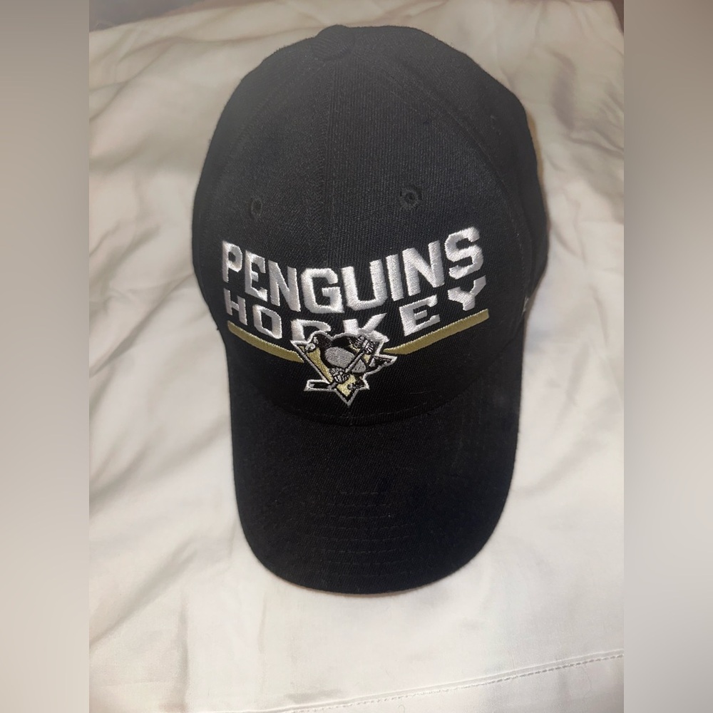 REEBOK PITTSBURGH PENGUINS OS L/XL Center Ice Black Hat